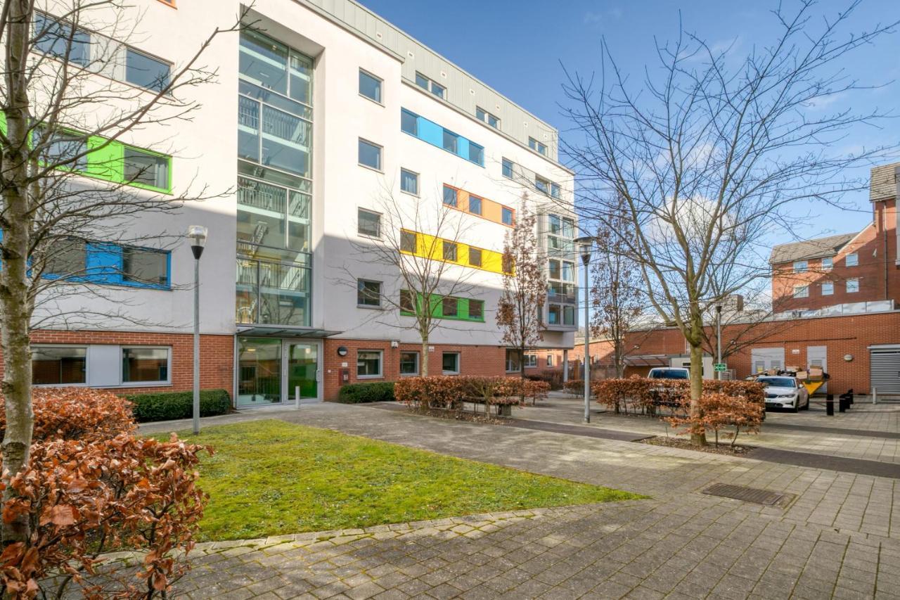 Bright & Central Room In Luton, Sleeps 2ルートン エクステリア 写真