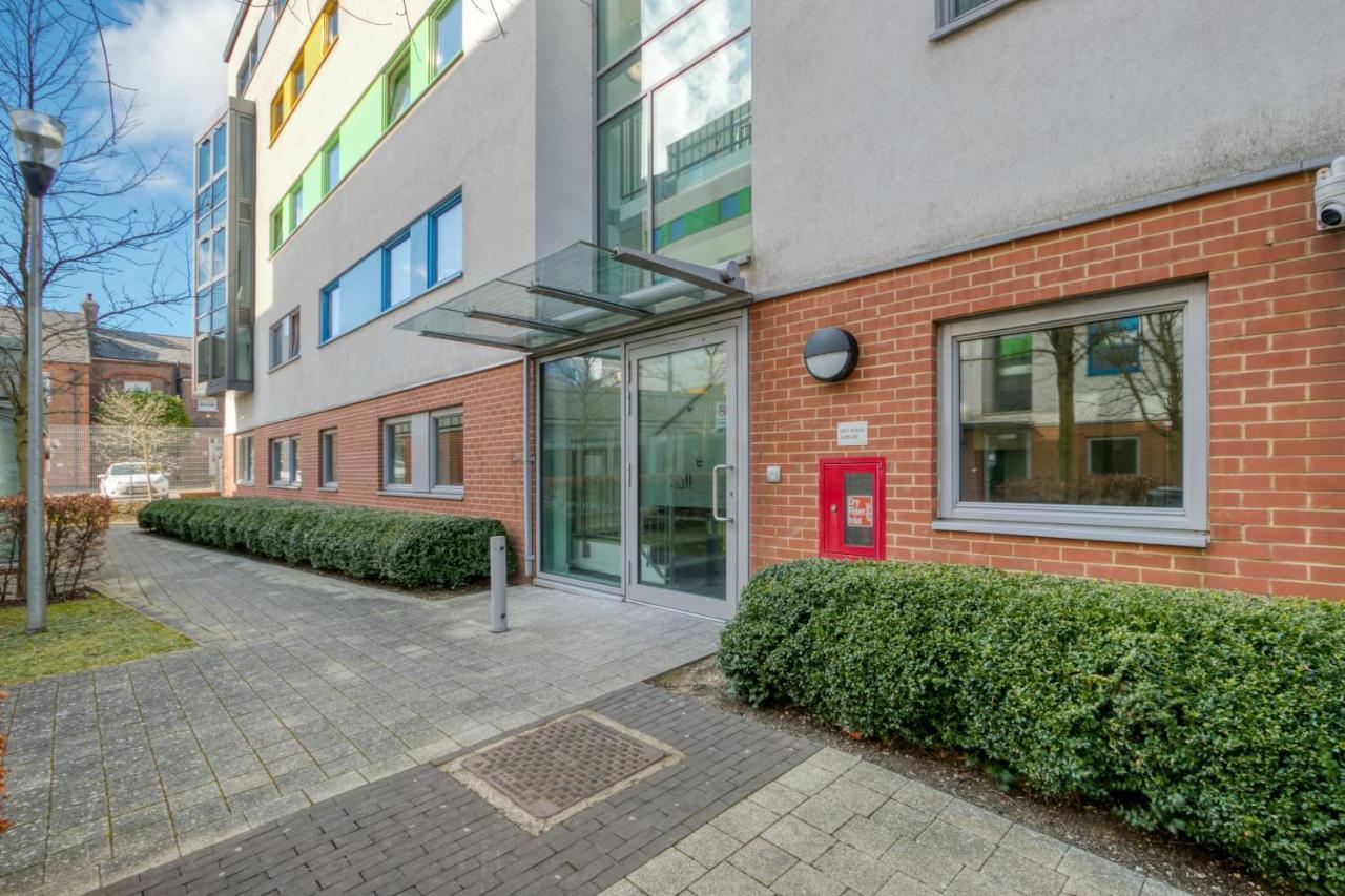 Bright & Central Room In Luton, Sleeps 2ルートン エクステリア 写真